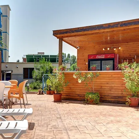 Paloma - In The Center Of The מלון סאני ביץ'