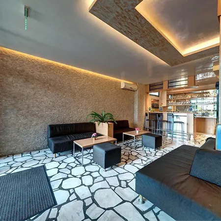 Paloma - In The Center Of The 3* Napospart