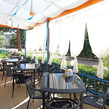 Paloma - In The Center Of The Hotel