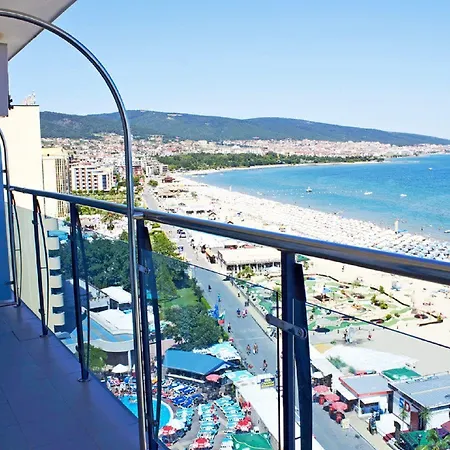 Paloma - In The Center Of The Hotel